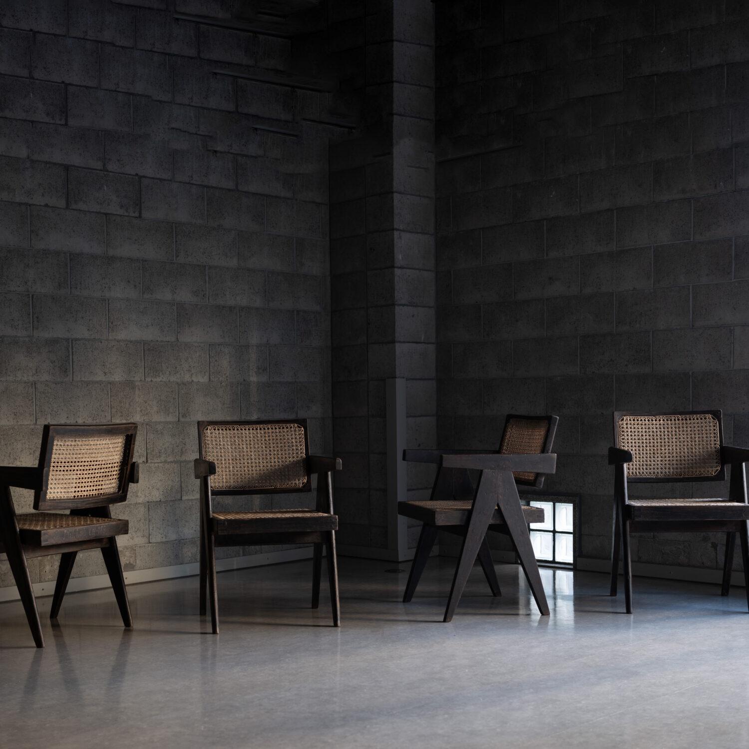 PIERRE JEANNERET – Black Office Chair