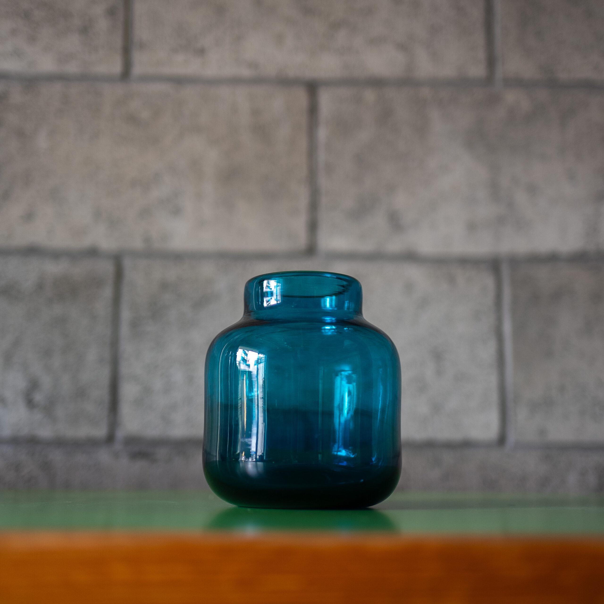 Claude Morin, blue vase