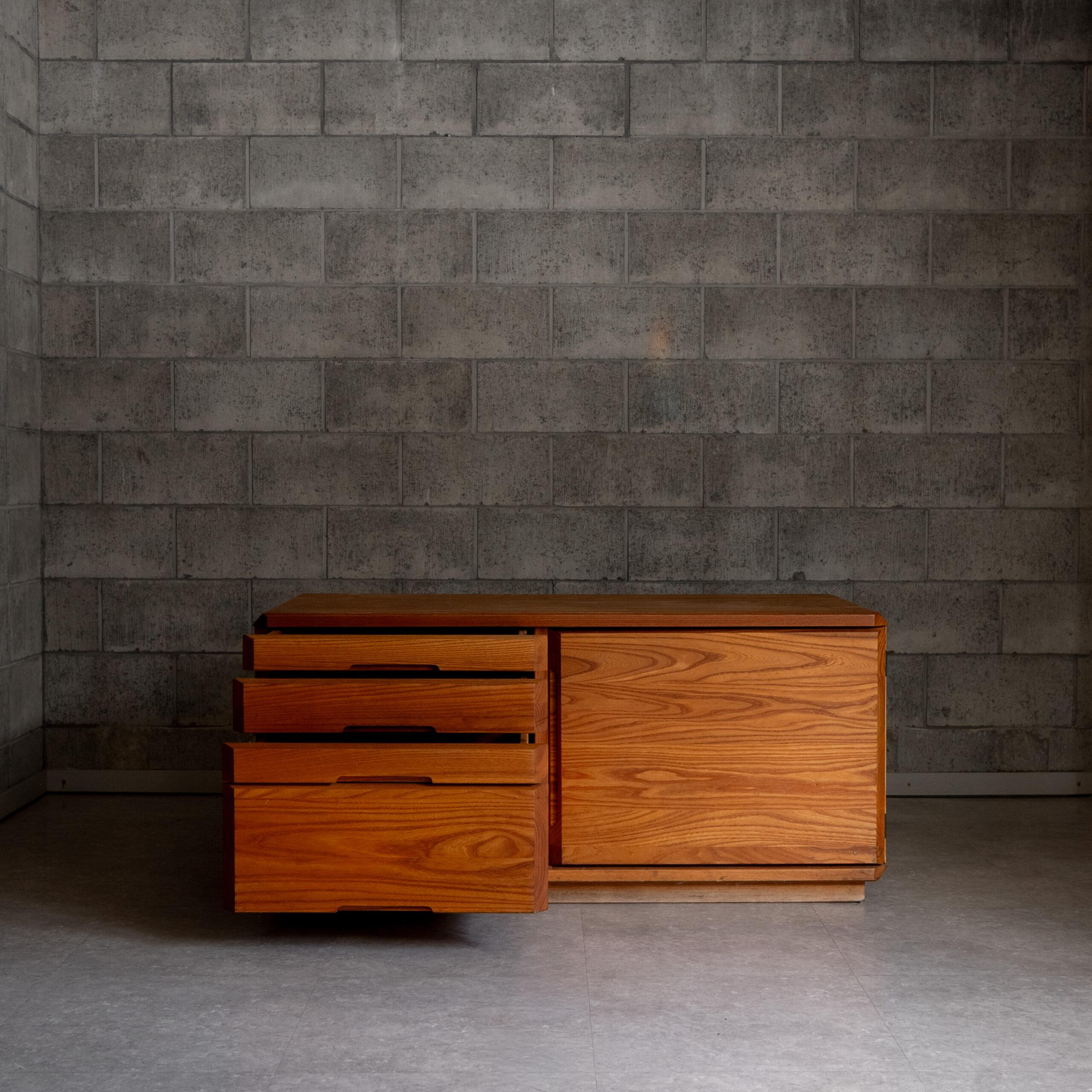 Pierre Chapo, Sideboard