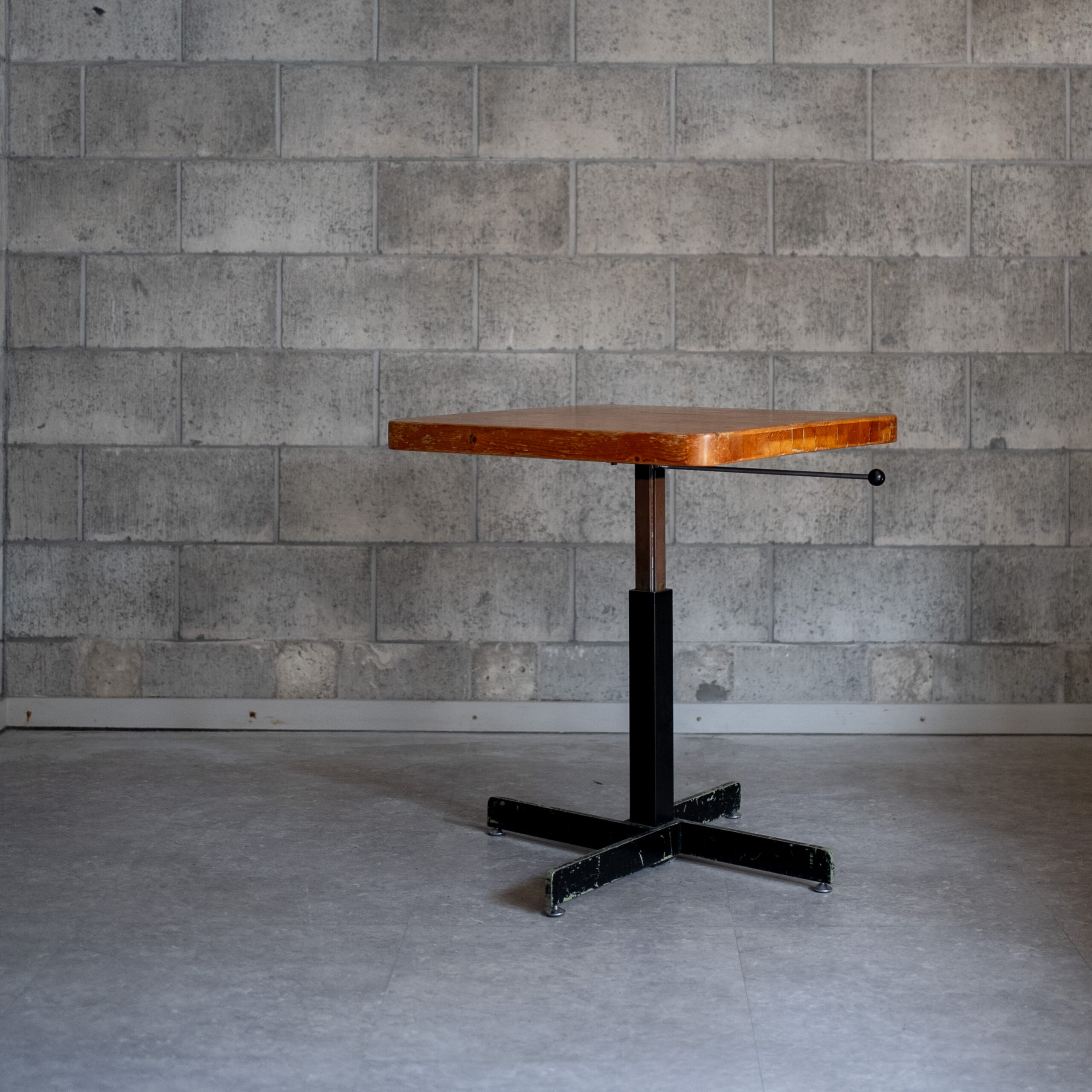 Charlotte Perriand, table