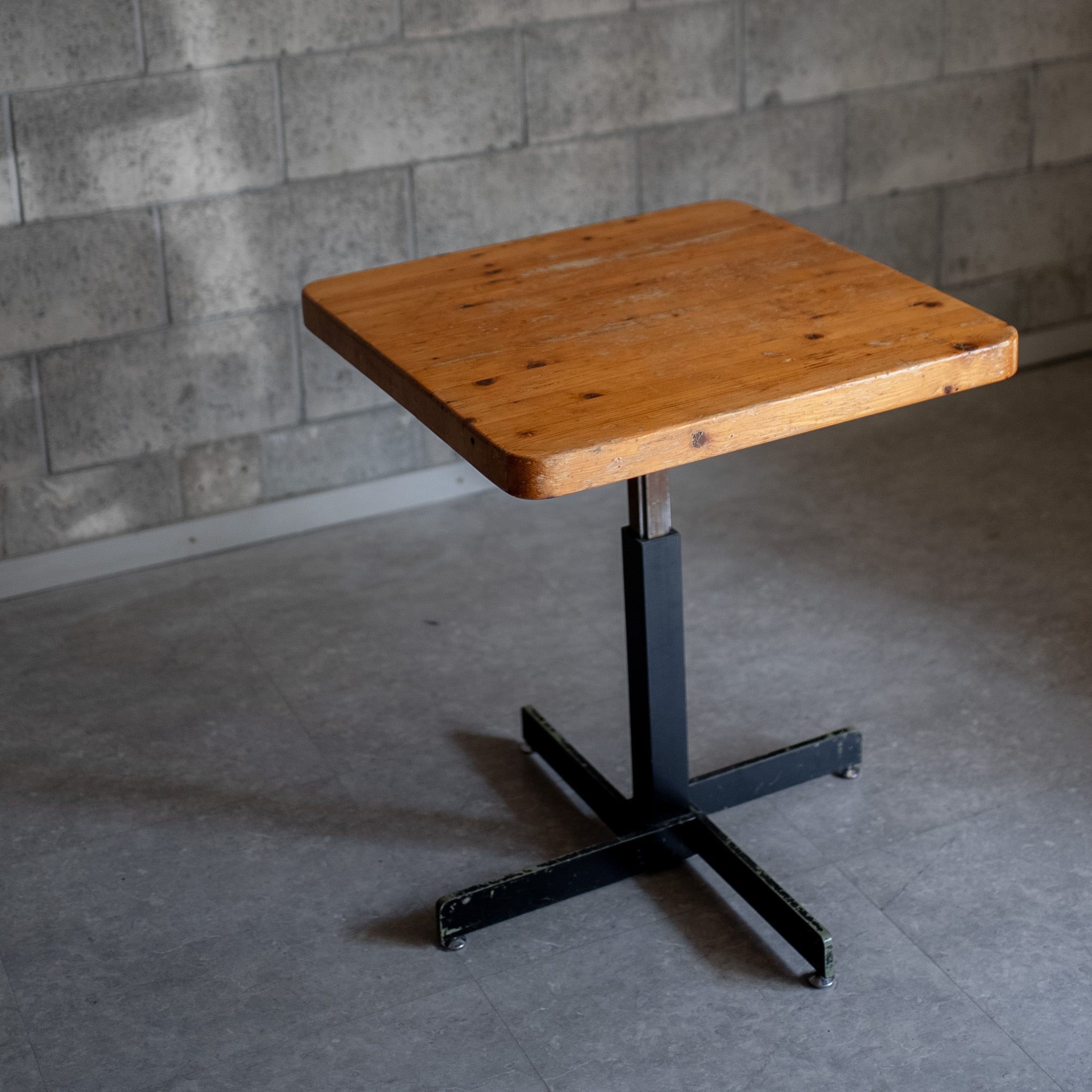 Charlotte Perriand, table