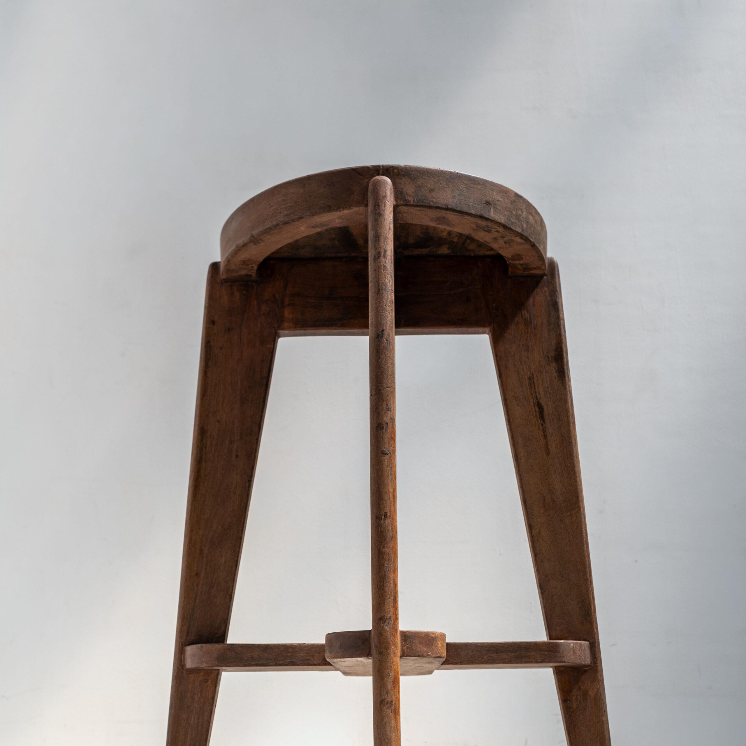Pierre Jeanneret, stool