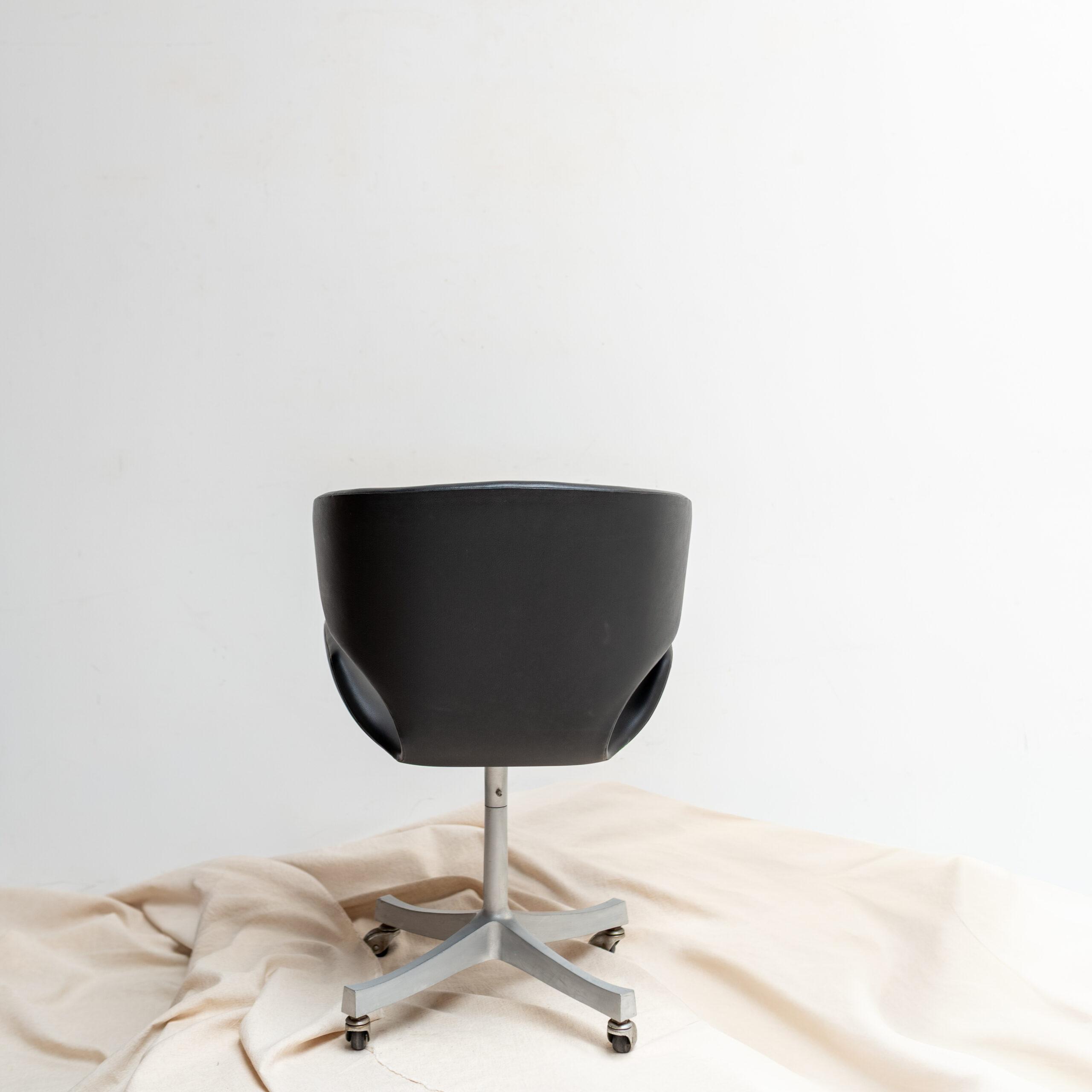 Kabuto chair