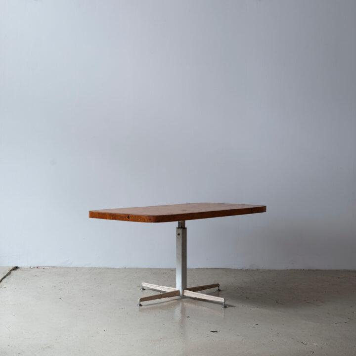 Height-Adjustable Dining Table