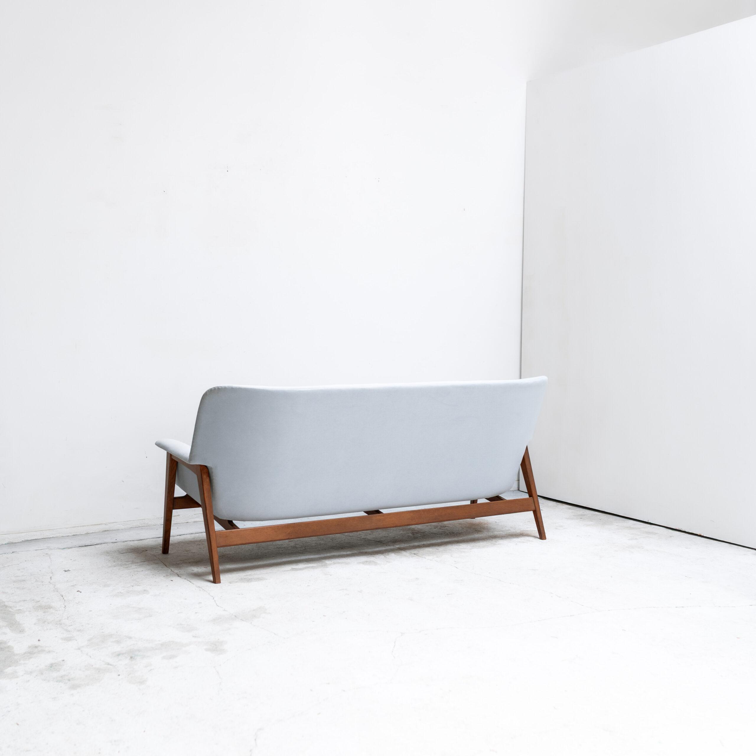 Isamu Kenmochi, sofa