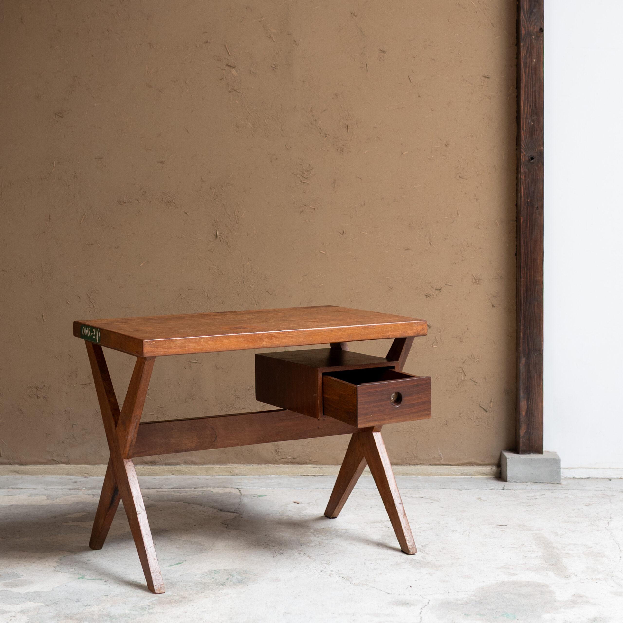Pierre Jeanneret, desk