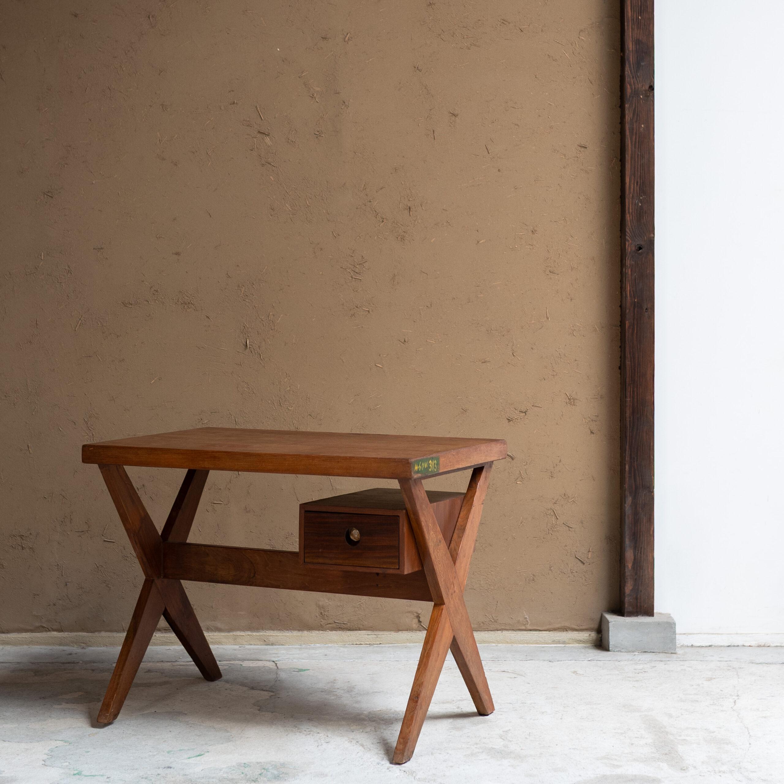 Pierre Jeanneret, desk