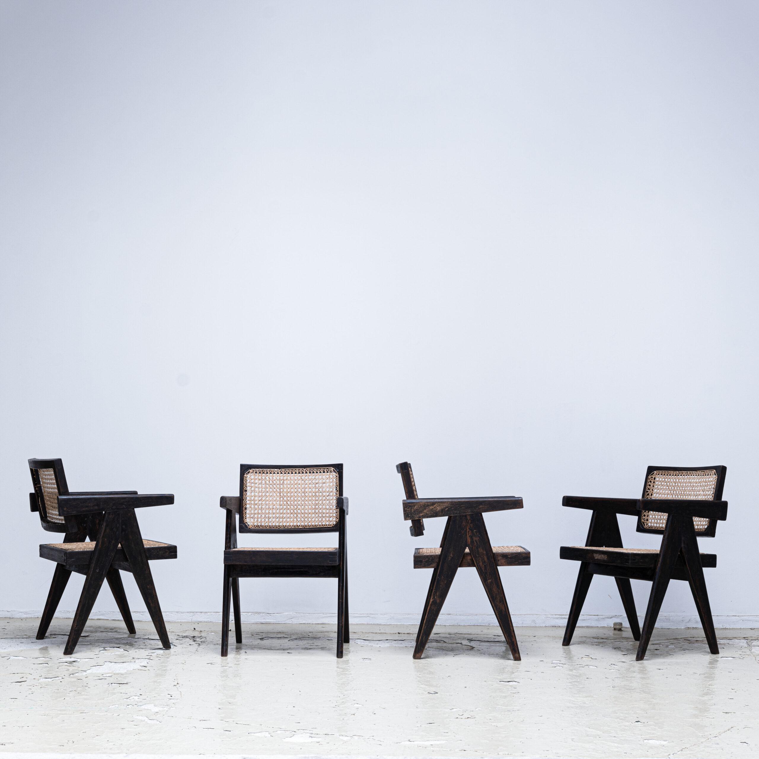 PIERRE JEANNERET – Black Office Chair - Objet d