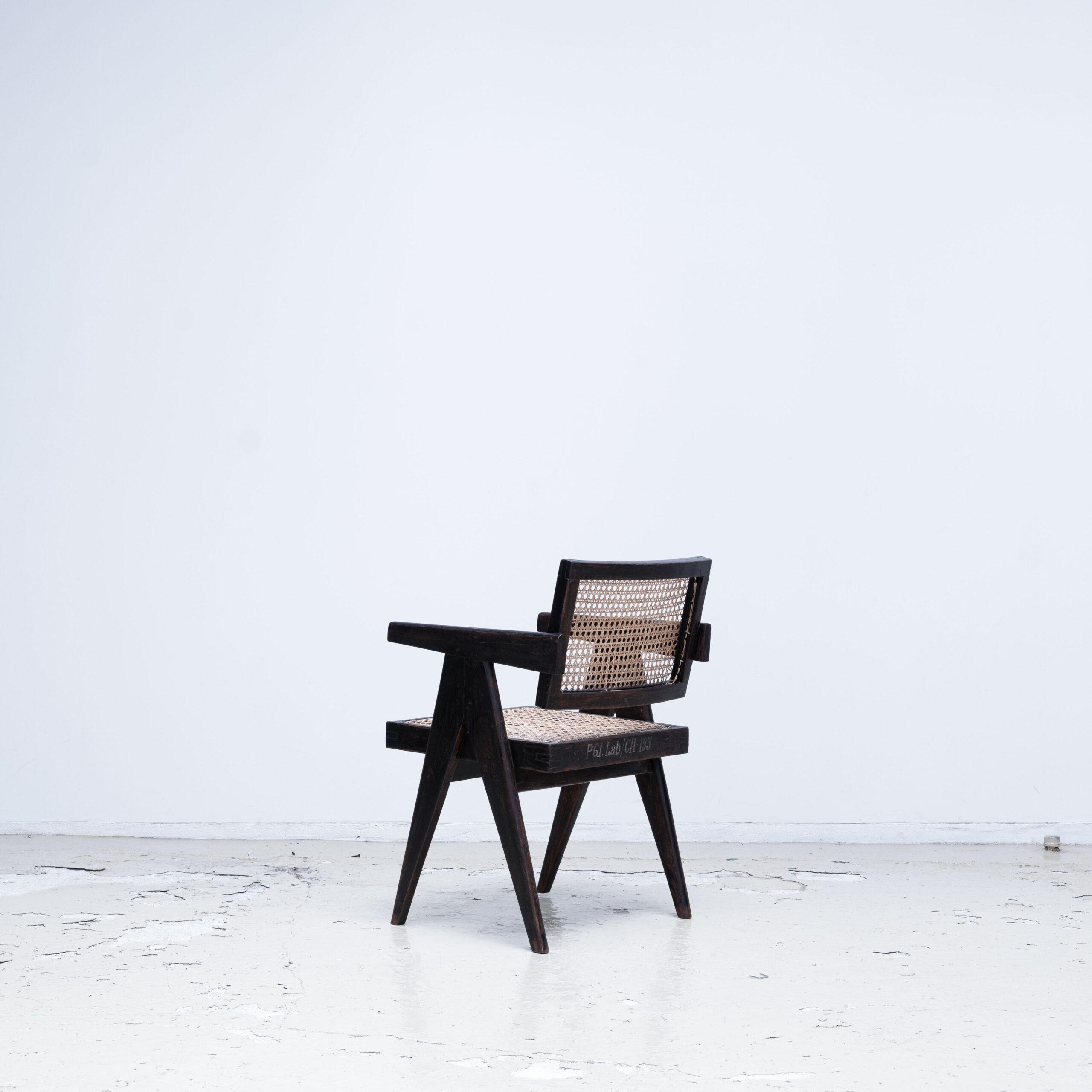 PIERRE JEANNERET – Black Office Chair - Objet d